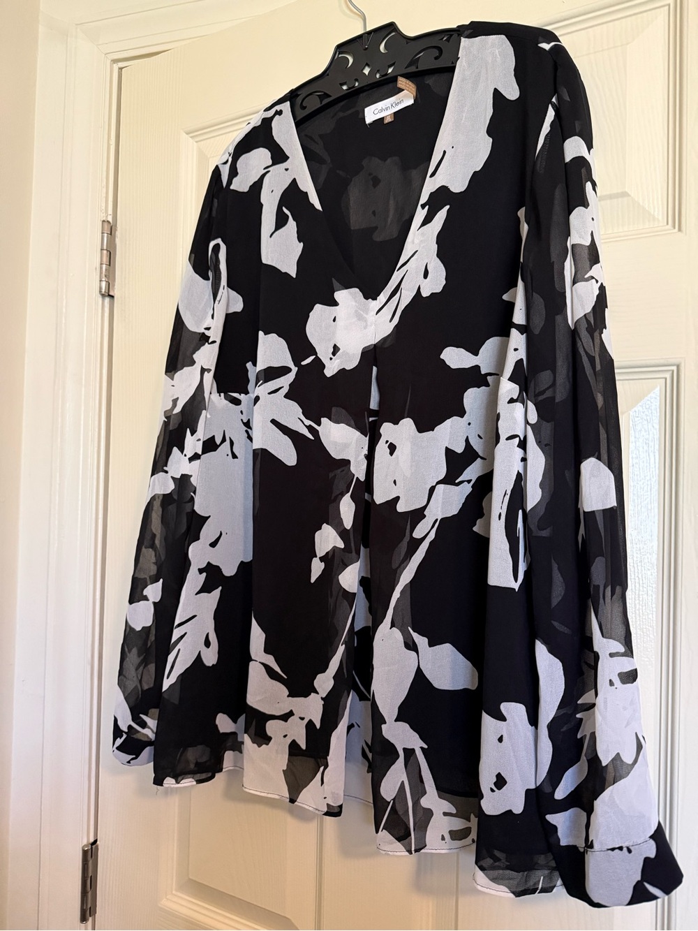 Calvin Klein Black & White Abstract Floral V-Neck Blouse